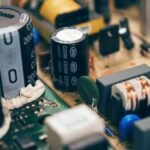 Recapping en Consolas Retro: Por Qué Cambiar Condensadores Salva tu Placa | Impreka