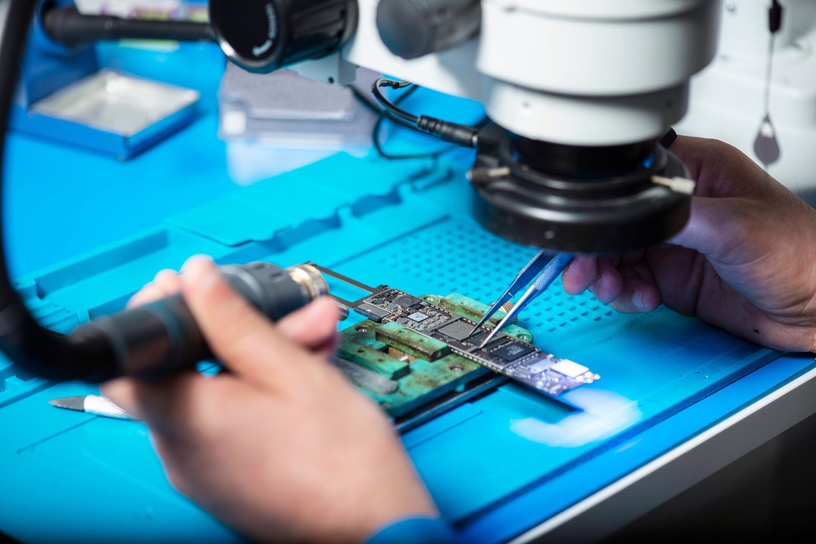 Laboratorio de microsoldadura y reparación de consolas