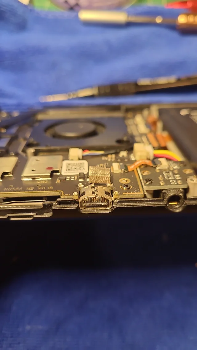 Reconstrucción SMD de puertos HDMI y USB-C en consolas - Impreka